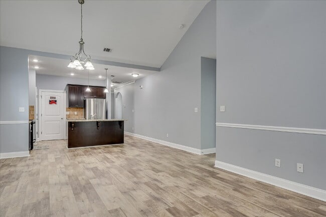 Building Photo - 665 Dunrobin Ln