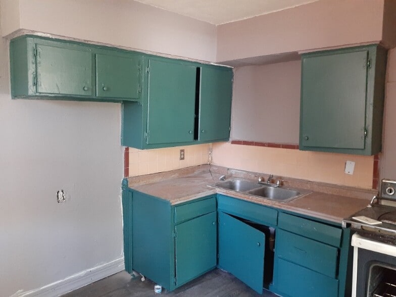 Building Photo - 848 Daffodil Dr