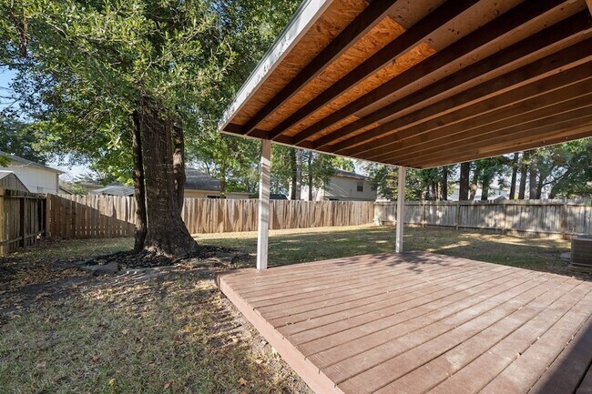 Building Photo - 12130 La Salle Oaks