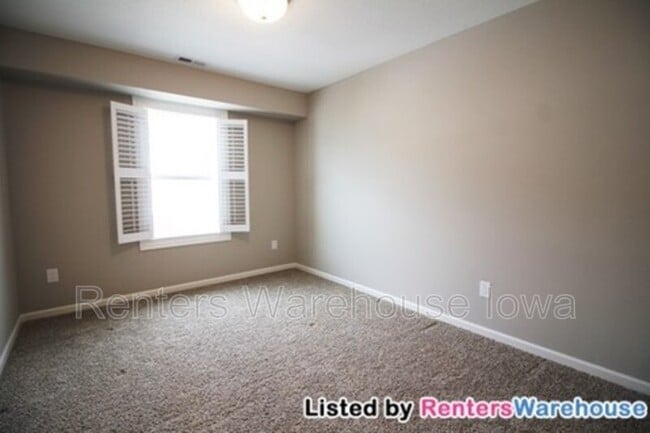 Building Photo - 9155 Coneflower Dr