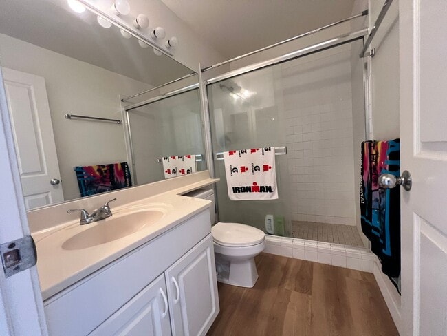 Building Photo - 2 Bedroom 2 bath unfurnished top floor condo