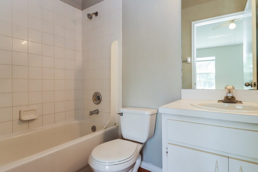 Building Photo - 5512 Carrollwood Key Dr