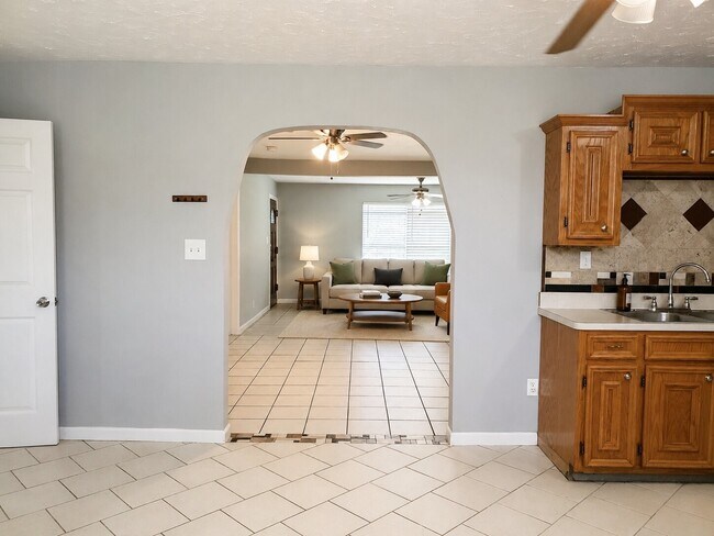 Building Photo - 3020 Sagebrush Dr