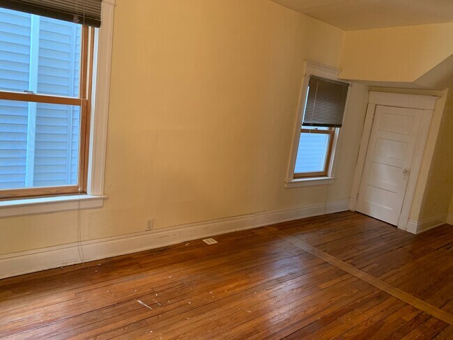 Building Photo - 75 Inwood Pl