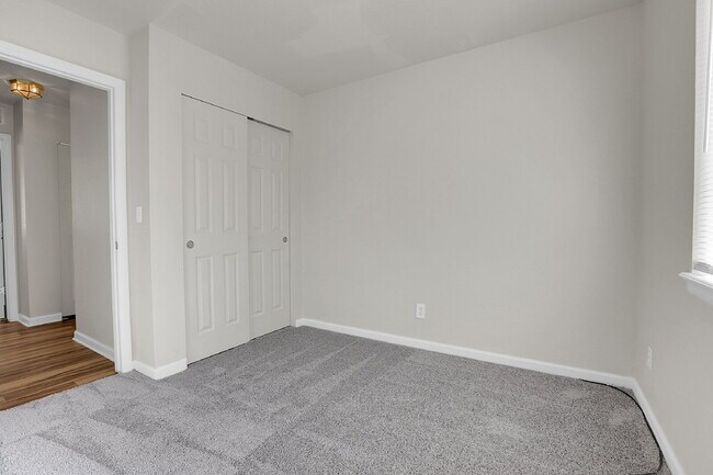 Building Photo - $1,800 3 Bed, 2 bath Home located in Denver with in Unit Laundry!