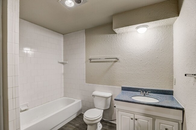 Building Photo - 4 Bedroom,2.5 Bath and 2 Car Garage Duplex with Fireplace and Prime Location Near Lake Hefner