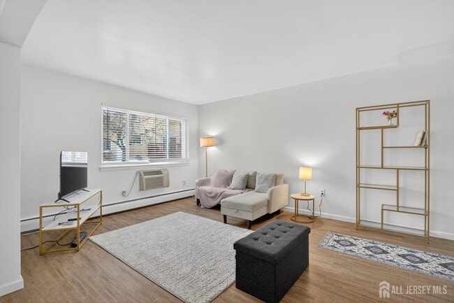 Building Photo - 22 Lake Ave