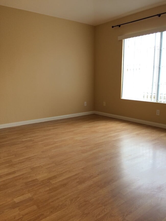 Building Photo - 2 Bd, 2 Ba in Aliso Viejo