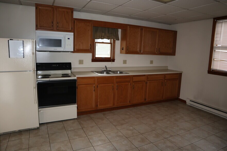 Building Photo - 452 3rd St