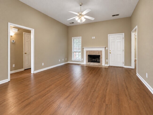 Building Photo - 6107 Blackstone Dr