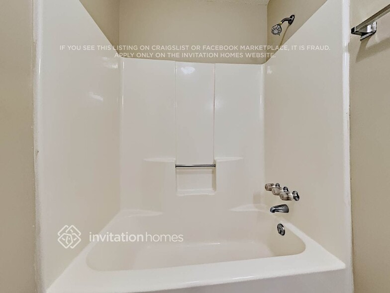 Building Photo - 2861 Lithia Pl