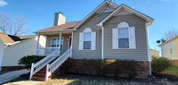 Building Photo - 3 Bedroom 2 Bathroom House