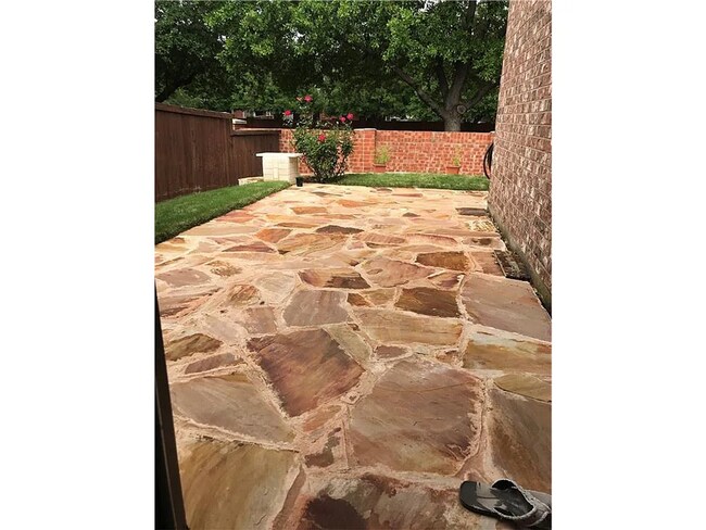 Building Photo - A charming 3-bedroom, 2-bath single-family home in Irving, Texas featuring spacious living areas,...