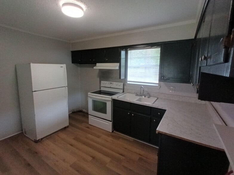 Building Photo - 25 Almo Dr