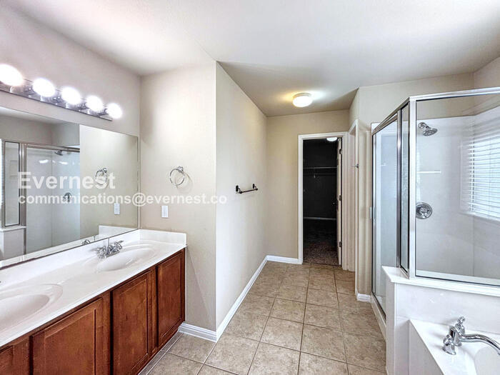 Building Photo - 1208 Willowbrook Dr