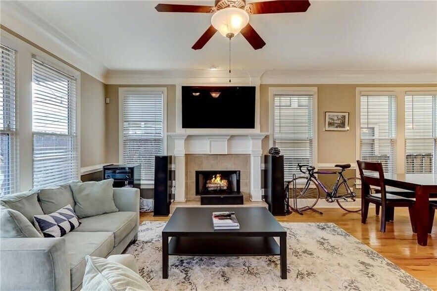 Building Photo - 345 Chastain St SE