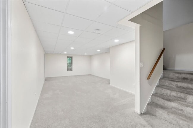 Building Photo - Amenity filled and Gated Community