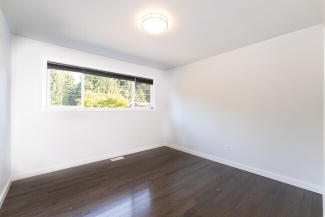 Building Photo - 5623 129th Ave SE