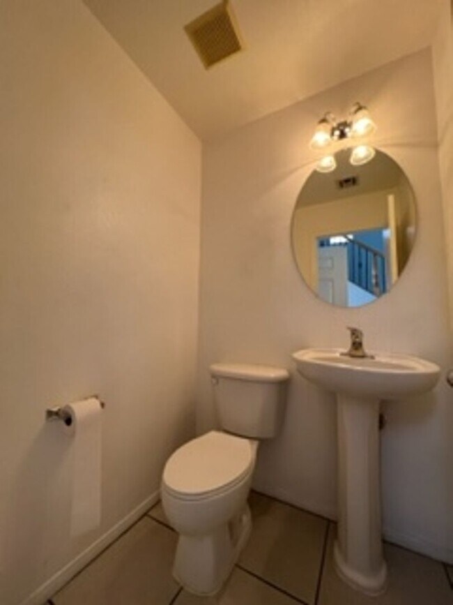 Building Photo - SOUTHERN HIGHLANDS BEAUTY!