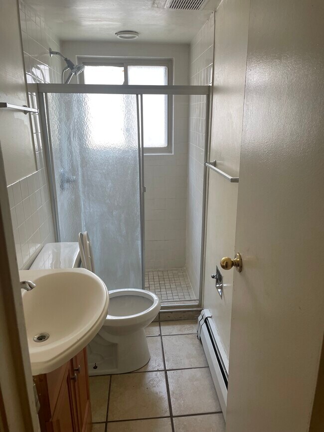 Master bathroom - 2660 Vera Ave