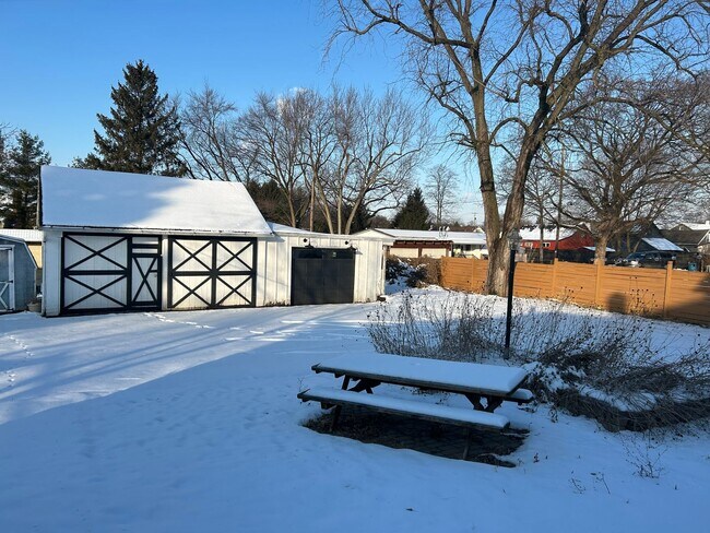 Building Photo - Stunning 5-bedroom in Conestoga Valley School District