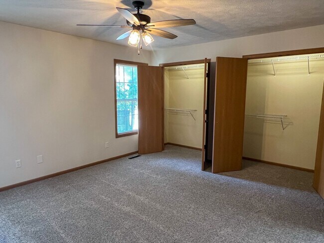 Building Photo - 3 Bedroom 2 Bathroom 2 CAR GARAGE