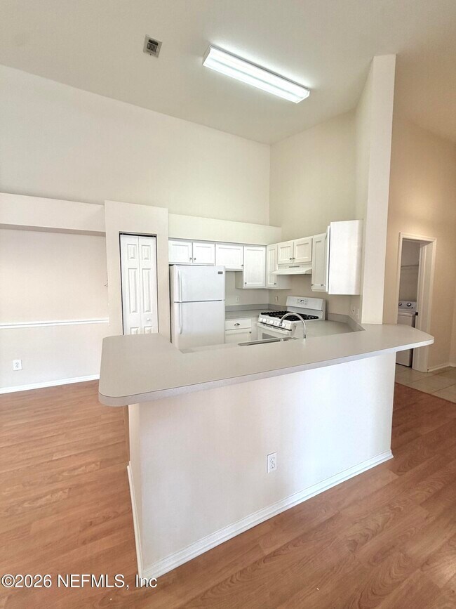 Building Photo - 13810 Sutton Park Dr N