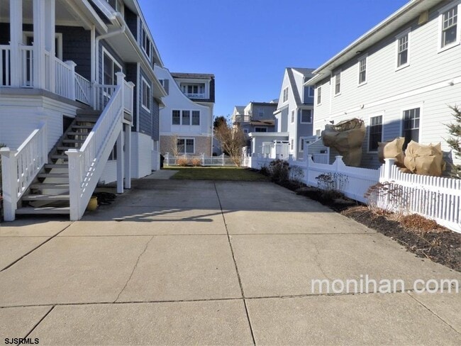 Building Photo - 875 Stenton Pl