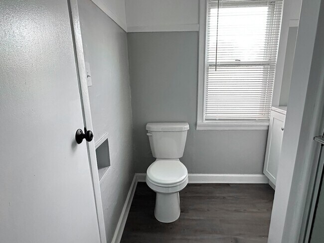 Building Photo - 222 W Union St