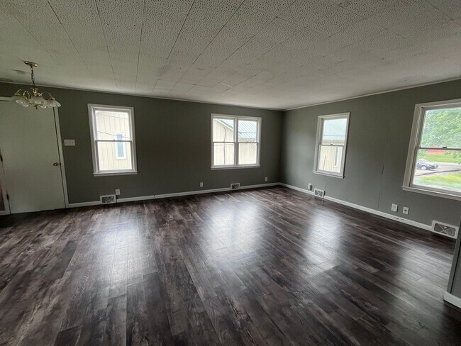 Building Photo - 2018 Sun Valley Rd