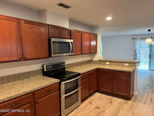 Building Photo - 348 Auburn Oaks Rd E