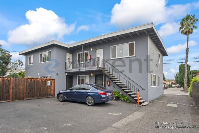 Building Photo - 523 Page St