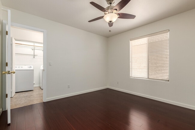 Building Photo - 4634 E Grovers Ave