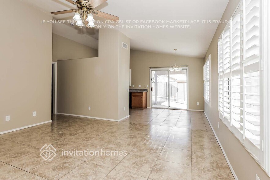 Building Photo - 10460 W Reade Ave