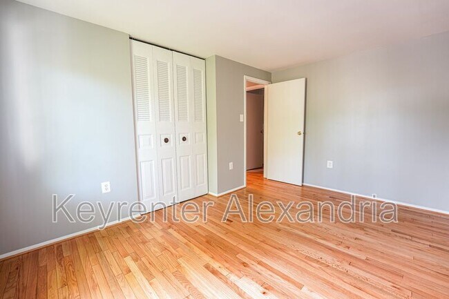 Building Photo - 5901 Beech Tree Dr