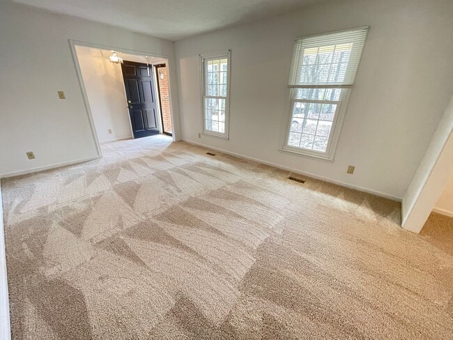 Building Photo - Lovely 3br 2ba home in quiet Chapel Hill neighborhood, walking distance to McDougle Elementary!