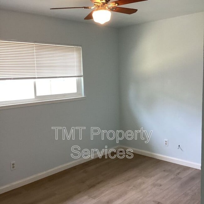 Building Photo - 8724 Halverson Dr