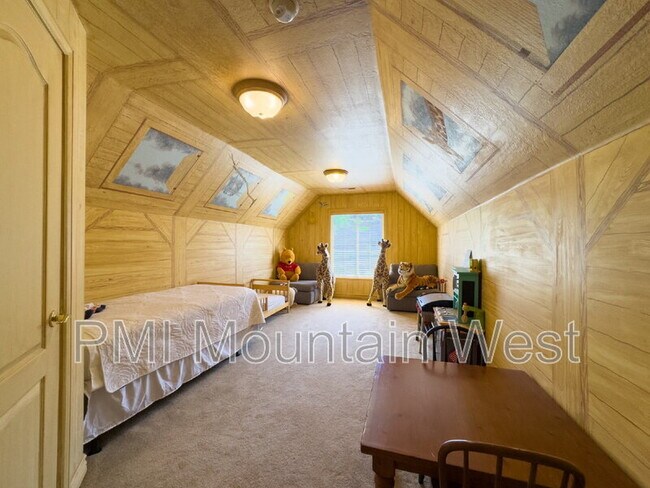 Building Photo - 49 E Fairway Dr