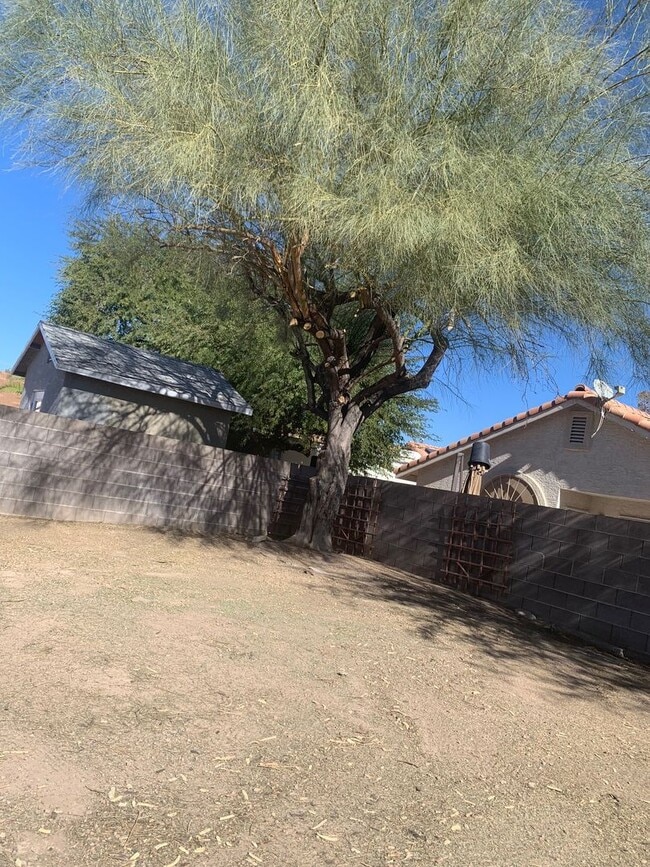 Building Photo - Single Story 3 Bedroom Home for Rent
