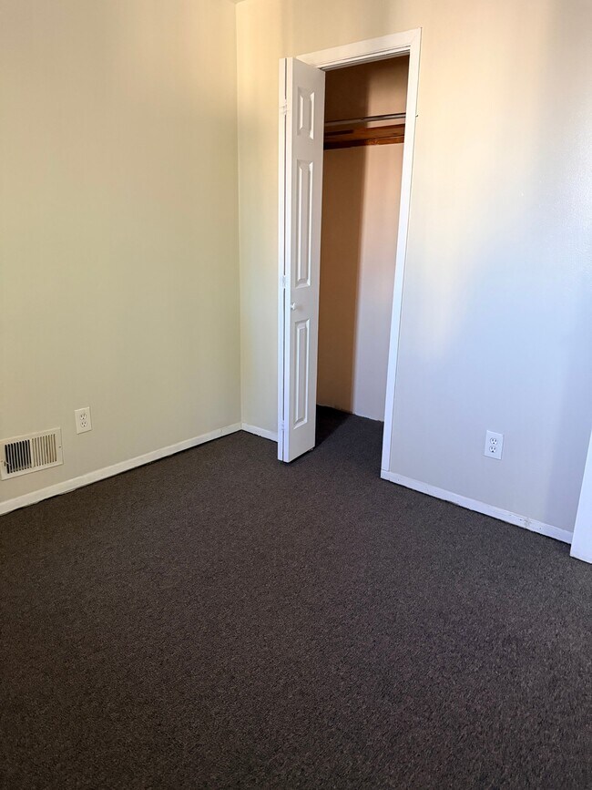 Building Photo - 3320 Holbrook