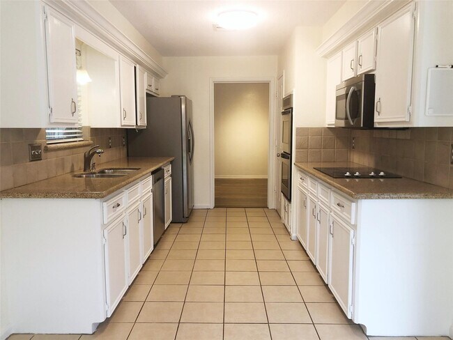 Building Photo - 15310 Glenwood Park Dr