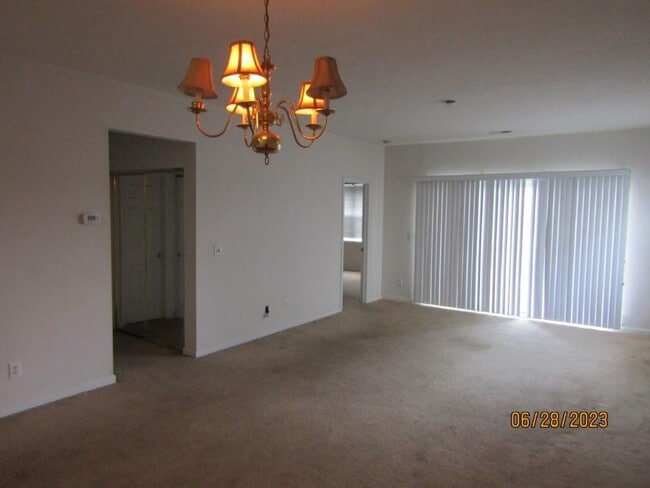 Building Photo - 901 W Port Dr