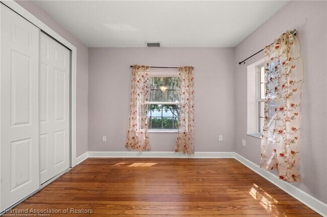 Building Photo - 1110 Hotiyee Ave