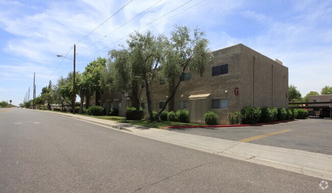 Primary Photo - Por Spengler Condominiums