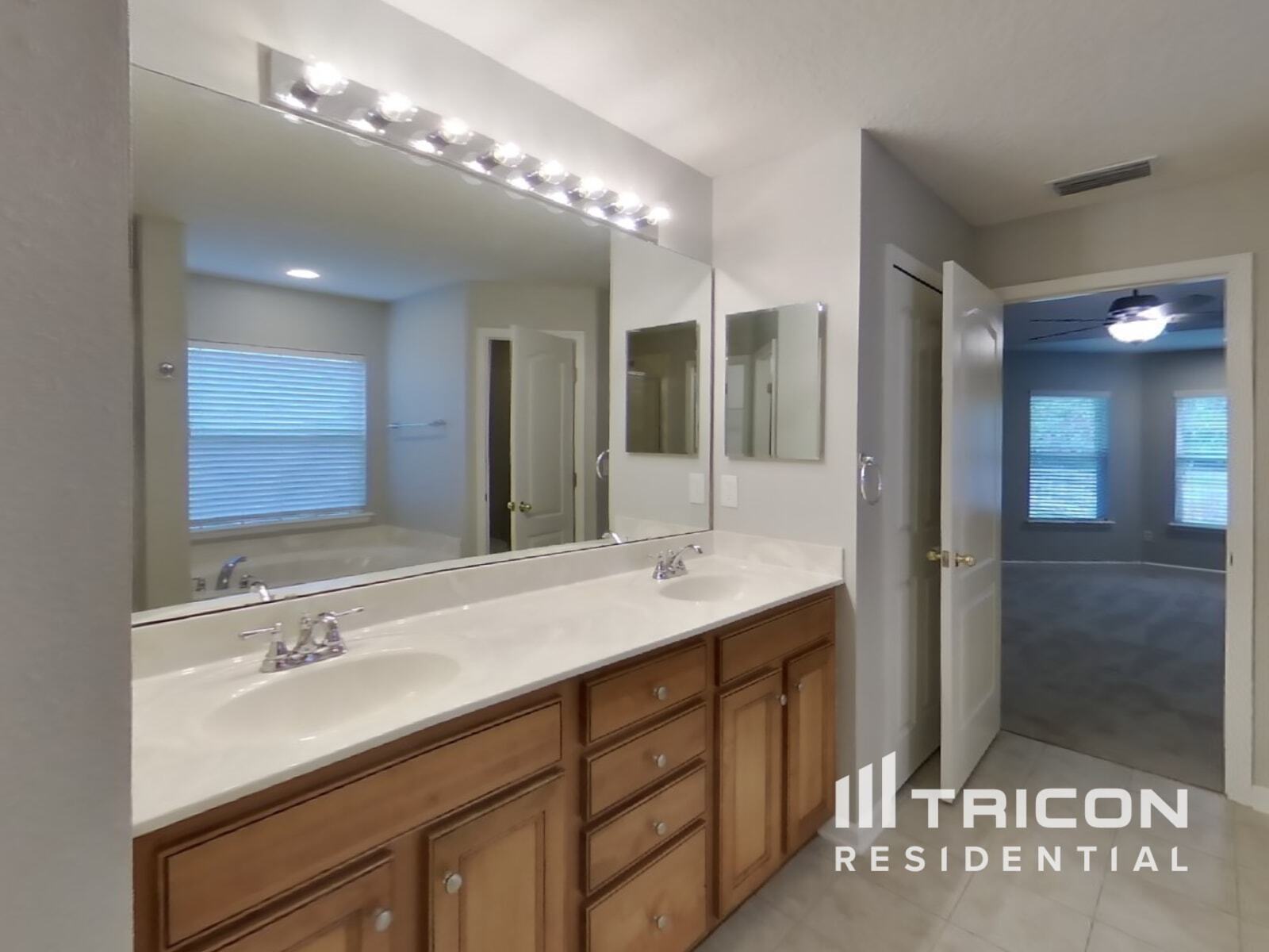 Building Photo - 10768 Stanton Hills Dr E