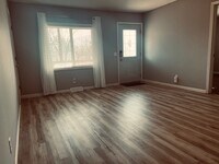 Building Photo - 215 Dee St