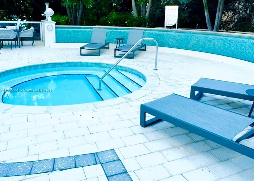Building Photo - 2127 Brickell Ave