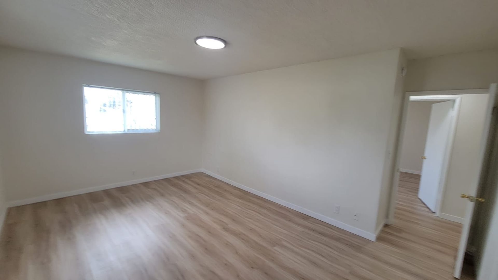 Building Photo - 13115 Oxnard St