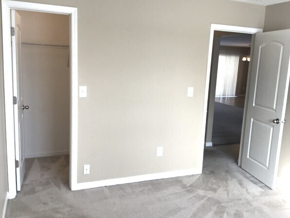 Building Photo - 8194 Oriole Point Dr