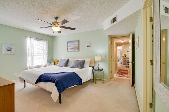Building Photo - 140 Spanish Oak Dr